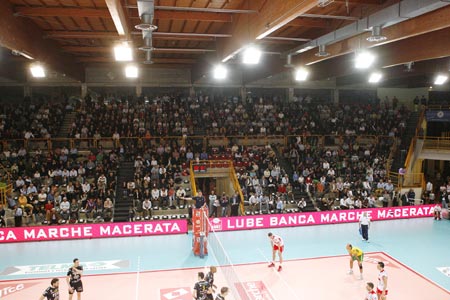 Inserisci un'immagine (800x500)