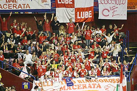 Inserisci un'immagine (800x500)