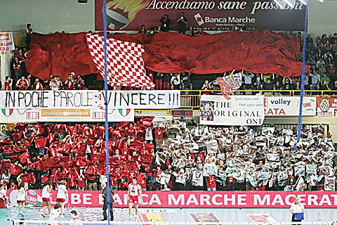 Inserisci un'immagine (800x500)