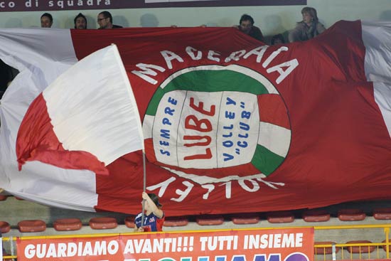 Inserisci un'immagine (800x500)