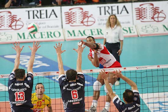 Inserisci un'immagine (800x500)