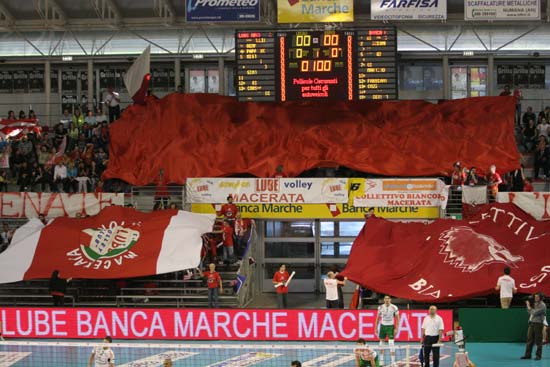 Inserisci un'immagine (800x500)