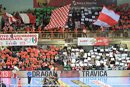 Inserisci un'immagine (800x500)