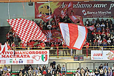 Inserisci un'immagine (800x500)