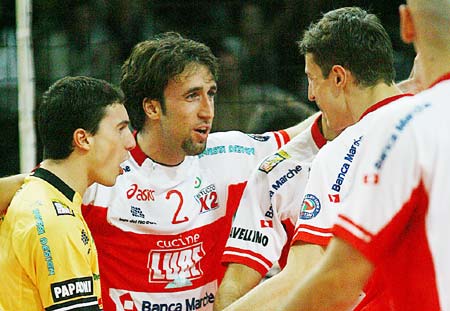 Inserisci un'immagine (800x500)