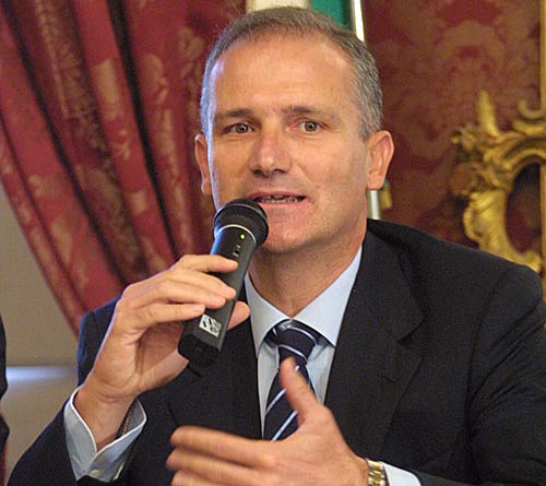 Inserisci un'immagine (800x500)