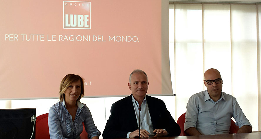 Inserisci un'immagine (800x500)