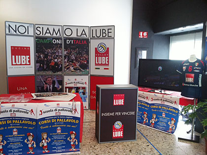 Inserisci un'immagine (800x500)