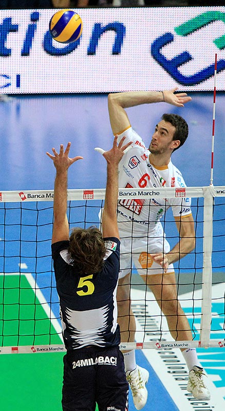 Inserisci un'immagine (800x500)