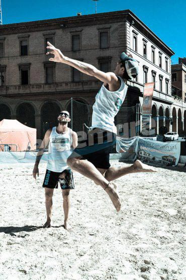 Inserisci un'immagine (800x500)