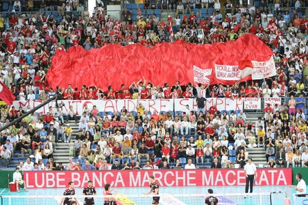 Inserisci un'immagine (800x500)