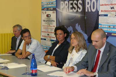 Inserisci un'immagine (800x500)