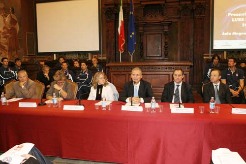 Inserisci un'immagine (800x500)