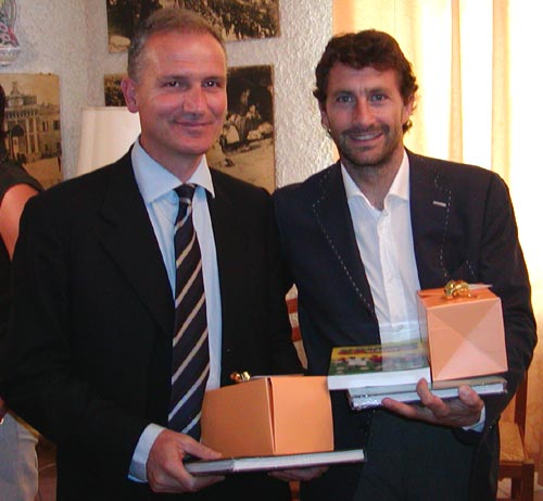 Inserisci un'immagine (800x500)