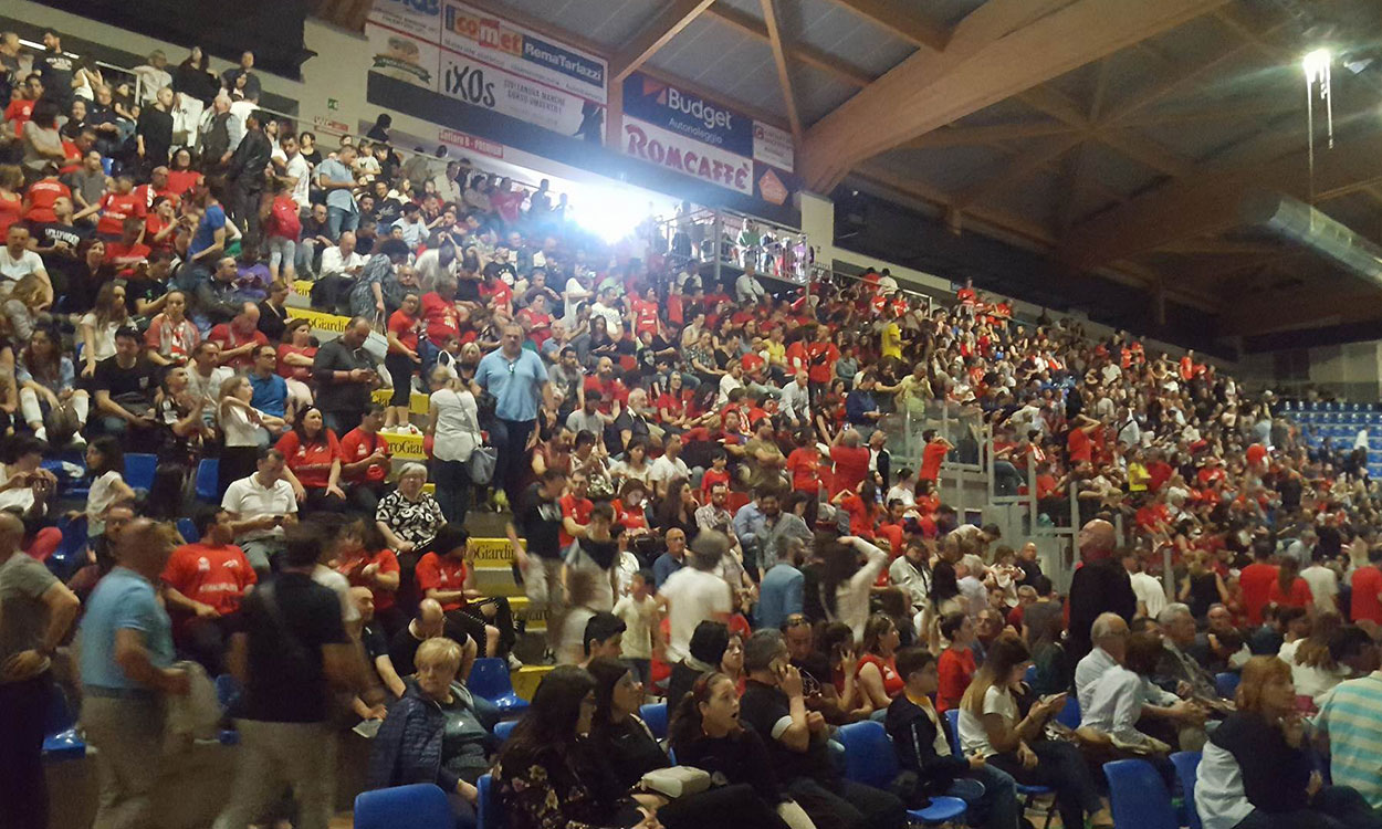 Inserisci un'immagine (800x500)