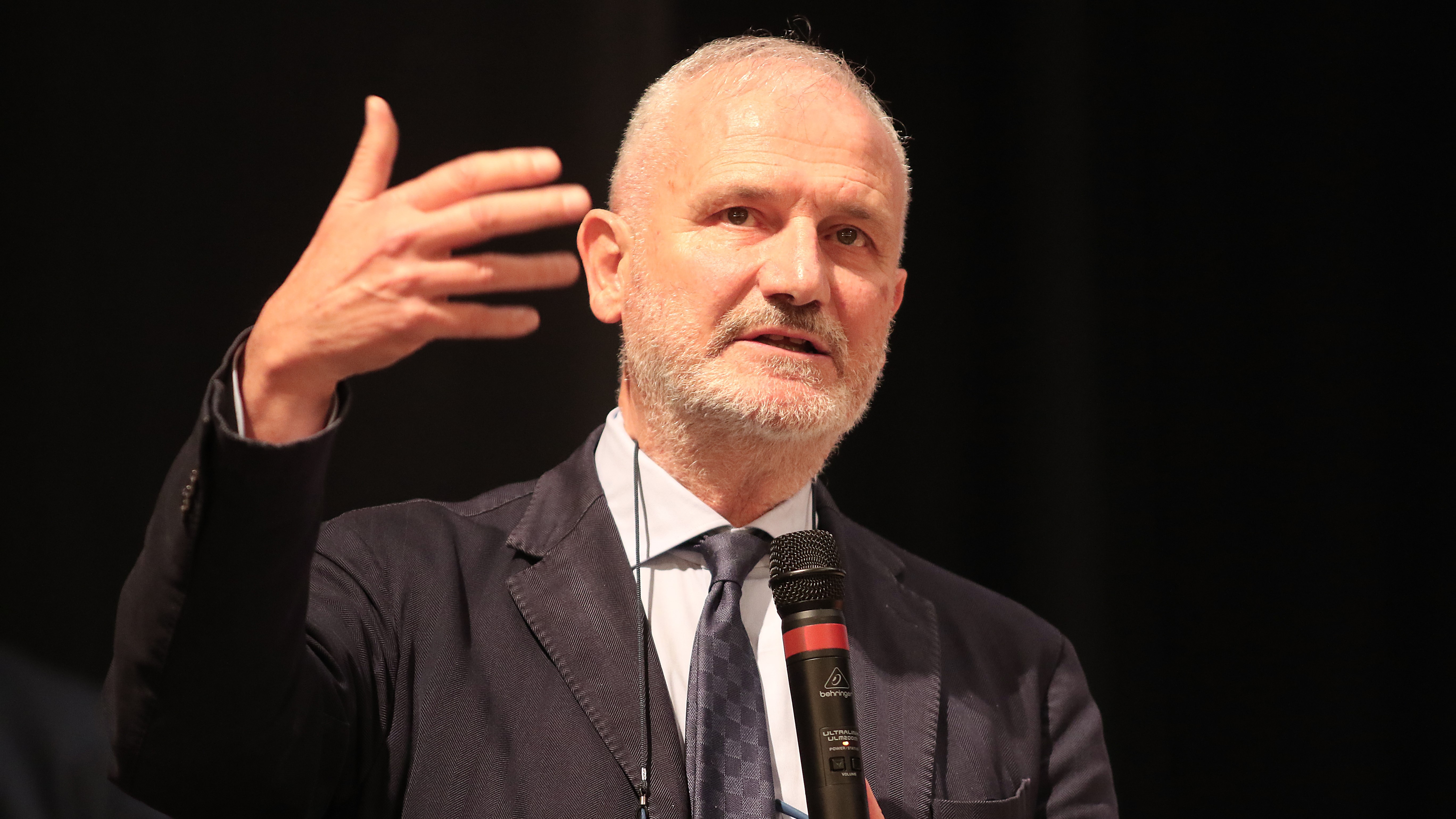 Inserisci un'immagine (800x500)
