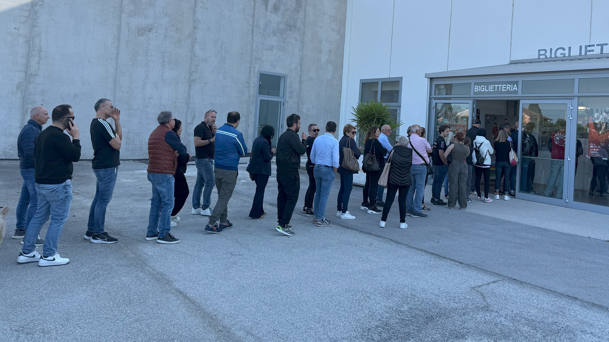 Inserisci un'immagine (800x500)